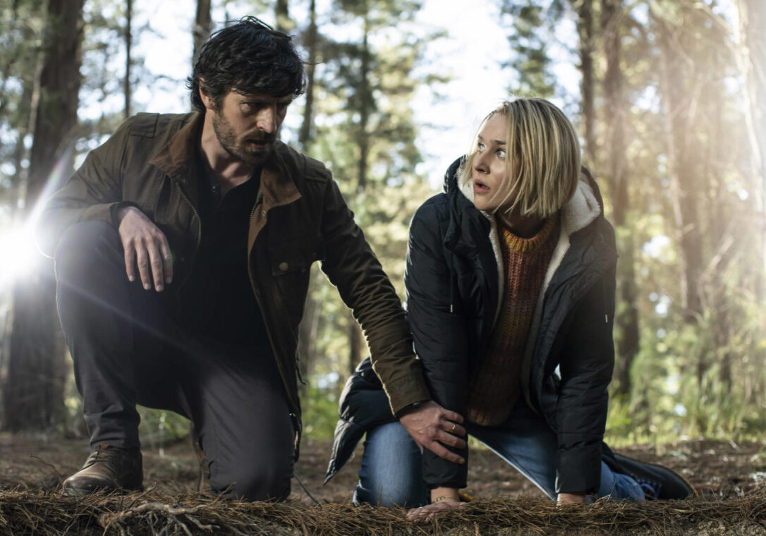 LA BREA -- "Topanga" Episode 110 -- Pictured: (l-r) Eoin Macken as Gavin Harris, Zyra Gorecki as Izzy Harris -- (Photo by: Sarah Enticknap/NBC)